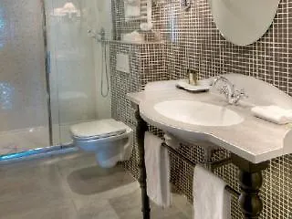 ***  Hotel Fontaines Du Luxembourg Paris France